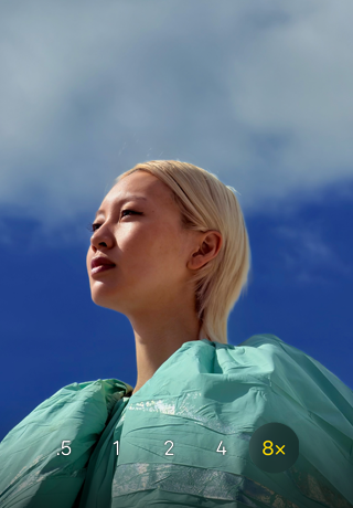 Apka Kamera iPhonu 17 Pro, optický zoom 0,5x, 1x, 2x, 4x a 8x, pričom je vybraný 8x zoom