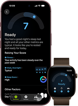 iPhone 18 Pro, čierna farba, pohľad spredu, zobrazuje výsledky stavu pripravenosti (skóre 7), spárovaný s hodinkami Apple Watch, pohľad spredu, hnedá farba, zobrazujú rovnaké skóre pripravenosti 7