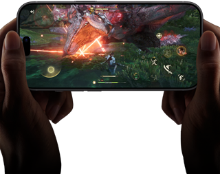 Pohľad spredu iPhone 18 Pro znázorňujúci výkon čipu A20 Pro so scénou z hry Monster Hunter Outlanders