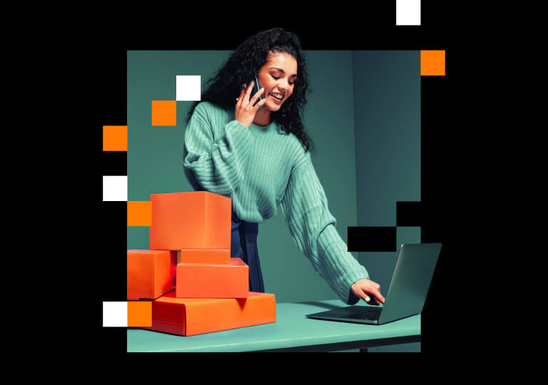 žena s mobilom pri uchu