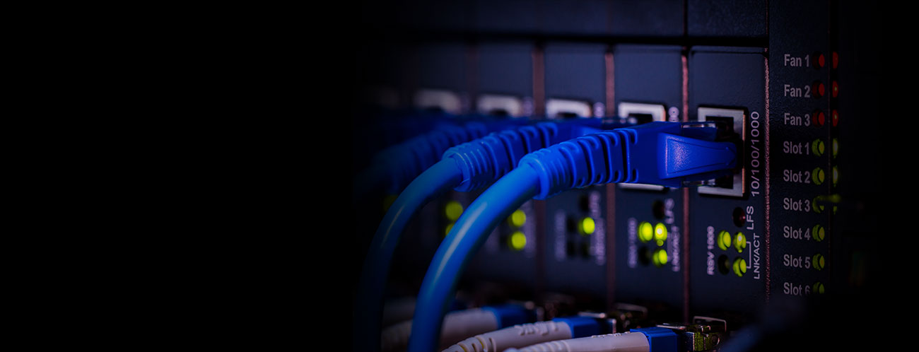 ethernet káble pripojené do switcha