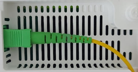 zapojenie optického káblu do zariadenia Huawei OptiXstar HG8245B7N