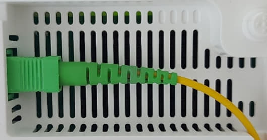zapojenie optického káblu do zariadenia Huawei OptiXstar HX8145B7s-6X