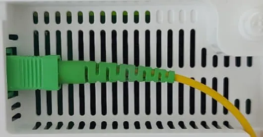 zapojenie optického káblu do zariadenia Huawei OptiXstar HX8145B7s-6X