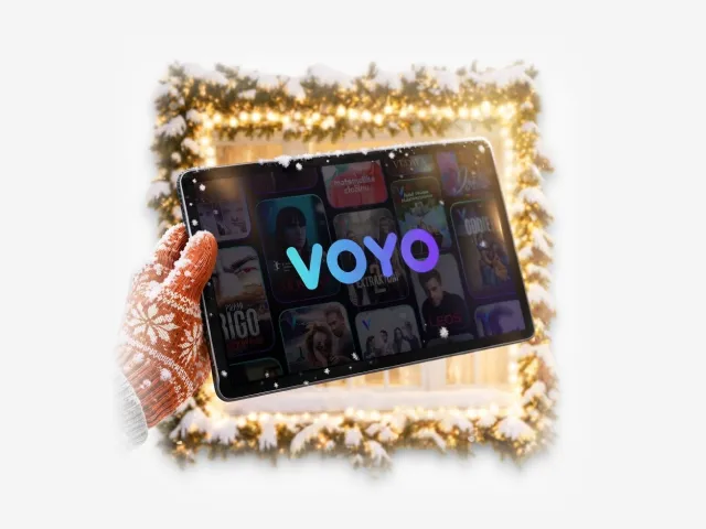 tablet s aplikáciou Voyo vo vianočnej výzdobe